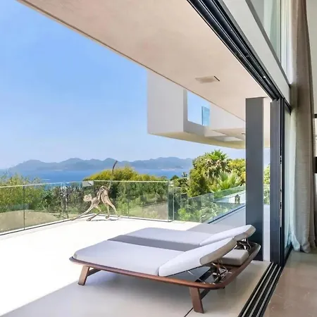 Luxury Turner In Villa