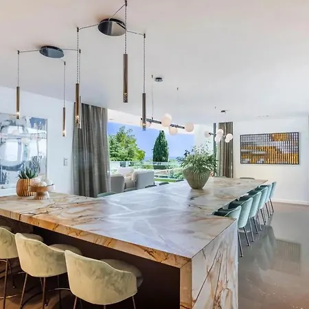 Luxury Turner In