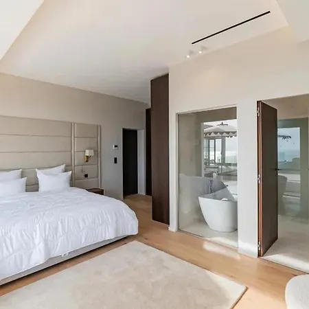 Luxury Turner In *